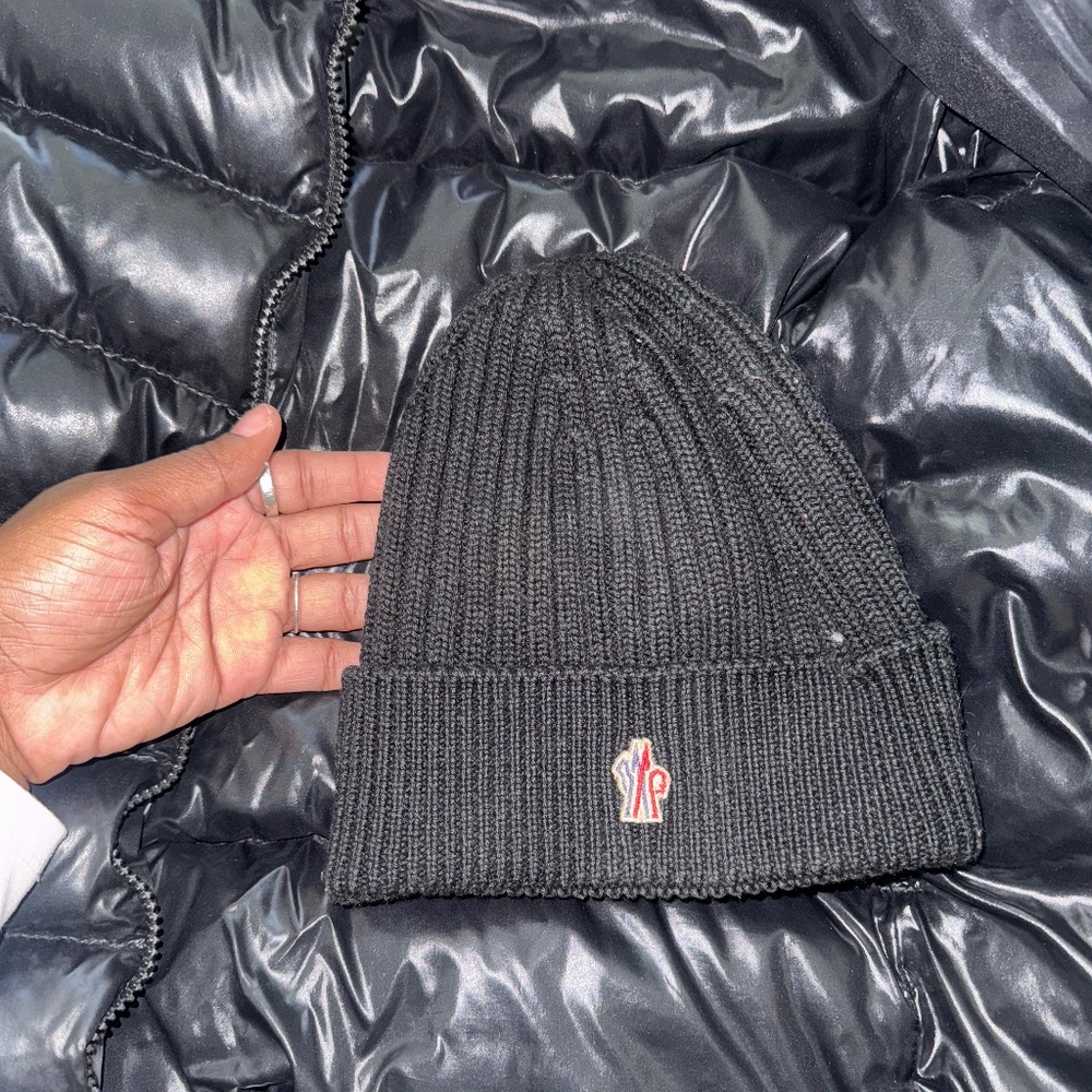 Moncler hat